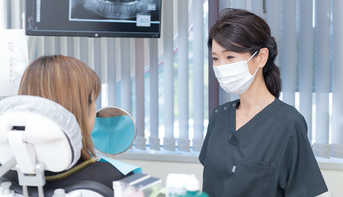 仮歯を入れる(仮歯の型とりから約2週間後)